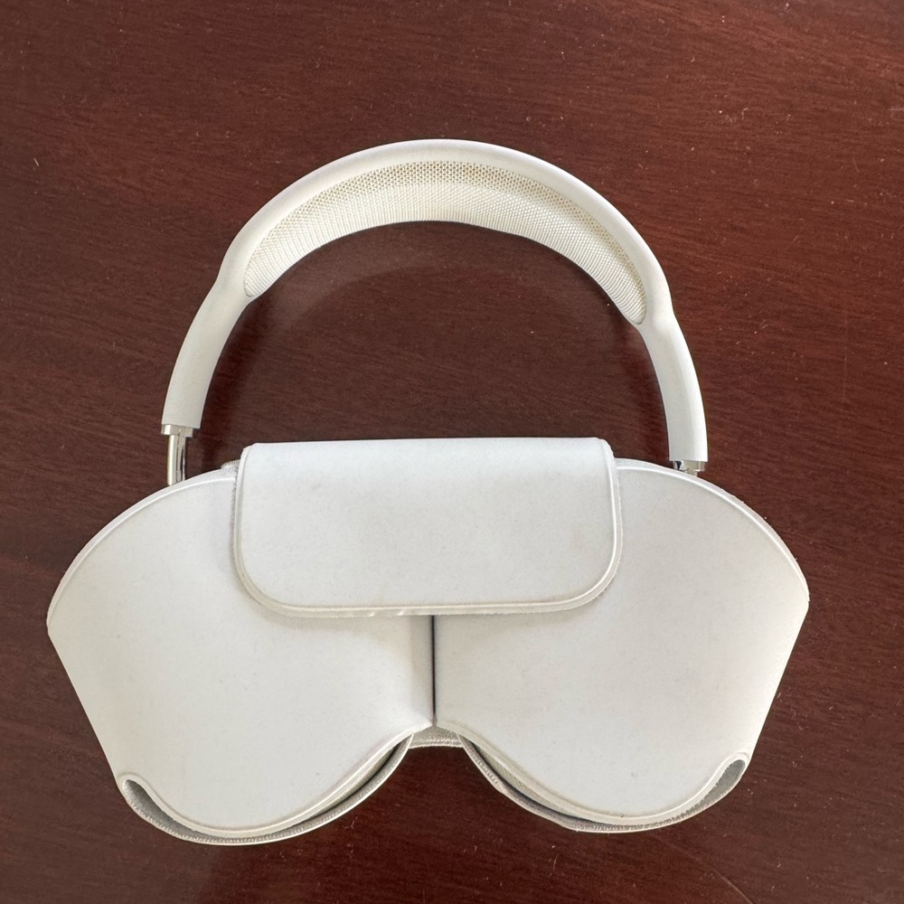 Apple White VR Headset Case with Minimalist Design